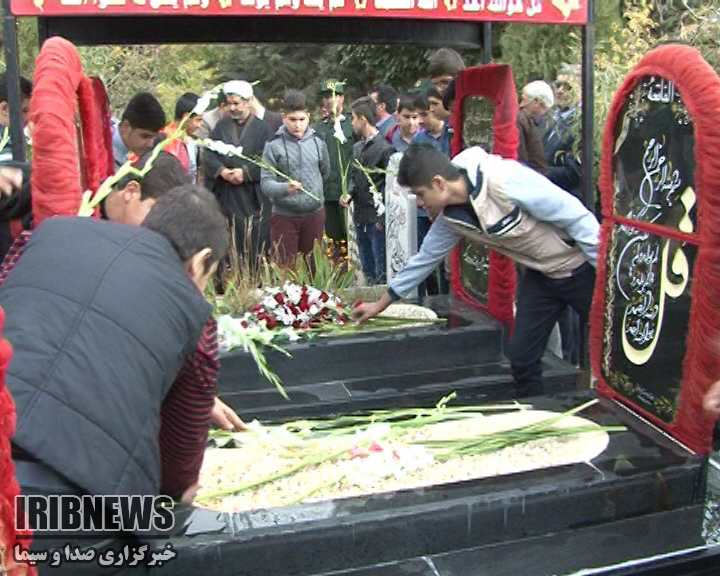 غبار روبی و گلباران مزار شهدای مهاباد