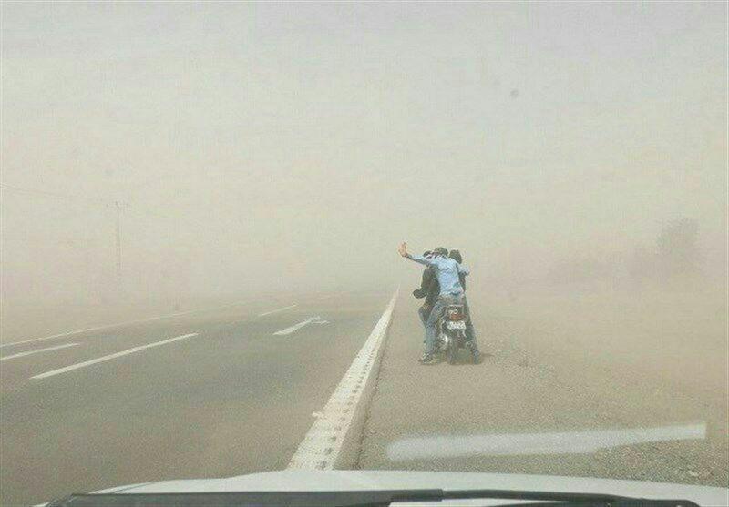 جولان ریز گردها وتوفان شن درریگان