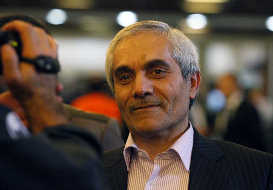 طاهری: به ورزشگاه بیائید تا باهم جام را بالای سر ببریم طاهری: به ورزشگاه بیائید تا باهم جام را بالای سر ببریم