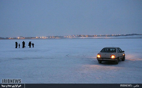 ورود غیر مجاز به سطوح یخ زده منابع آبی ممنوع! ورود غیر مجاز به سطوح یخ زده منابع آبی ممنوع!