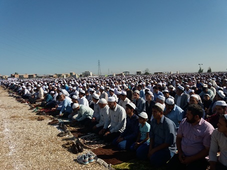 اقامه نماز عید فطر در گلستان + فیلم