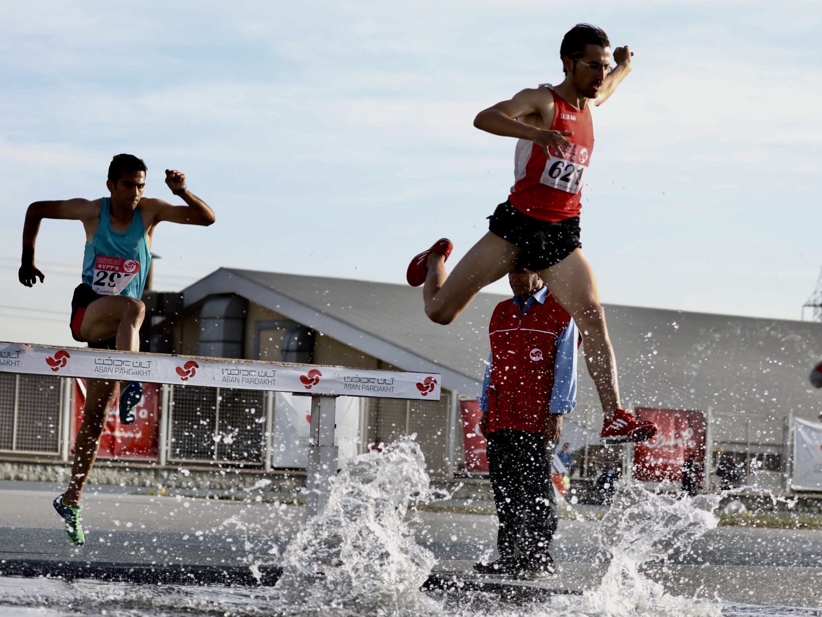 ۳ نشان رنگارنگ برای دو و میدانی کاران همدان