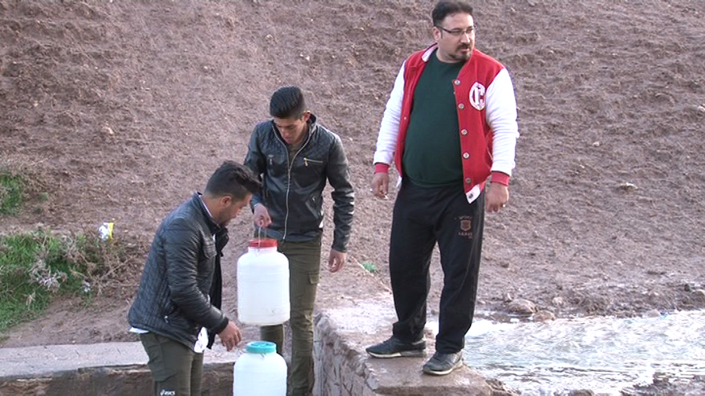 پرآب شدن چشمه معدنی آرپادره سی ملکان