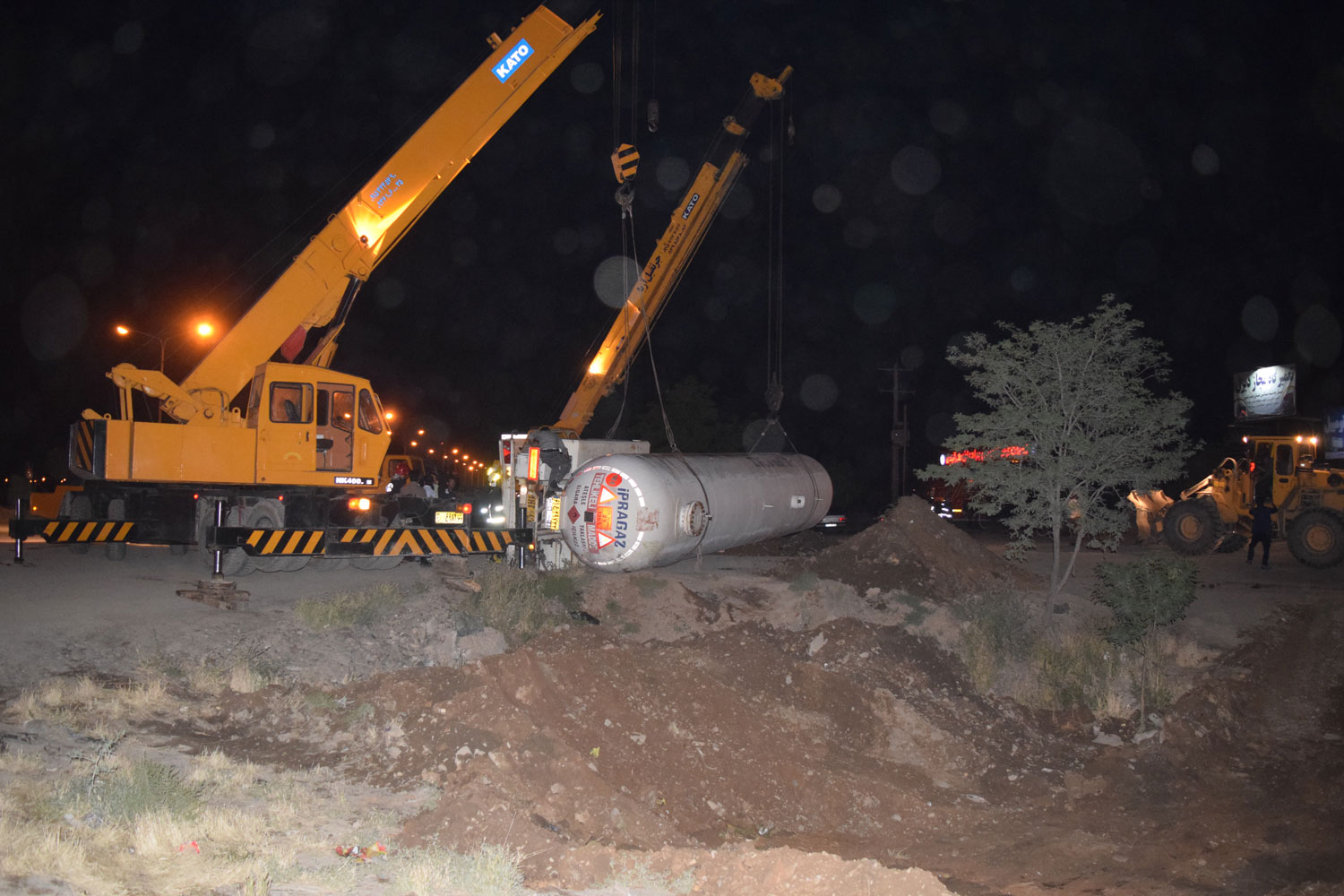 واژگونی یک دستگاه تانکر تریلر گاز مایع در نیشابور