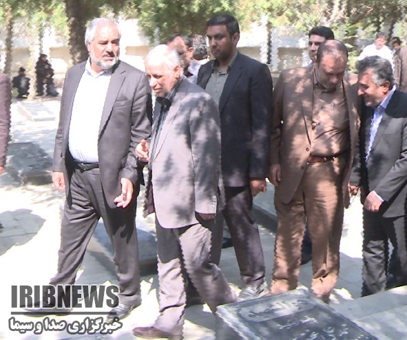 عطرافشانی گلزار شهدا