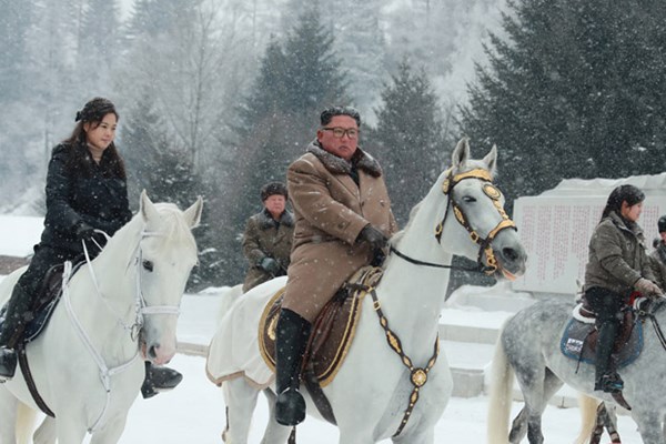 پیام اسب‌سواری کیم جونگ اون