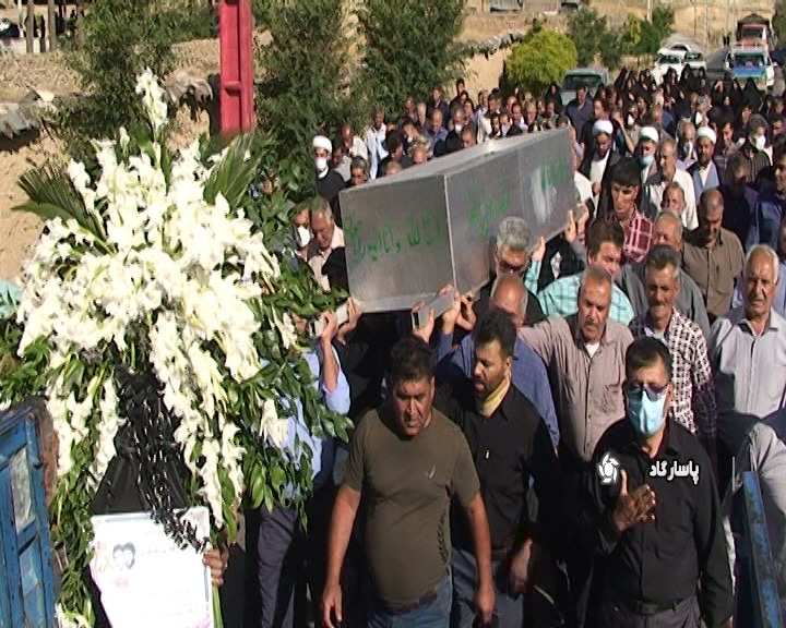 وداع با پیکر مادر شهیدان محمدی وداع با پیکر مادر شهیدان محمدی