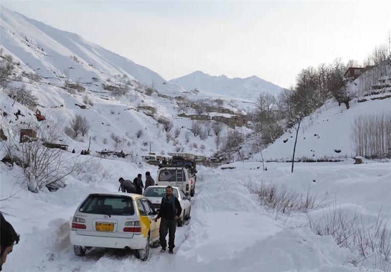 مسدود شدن راه سه روستای دهدز بر اثر بارش برف