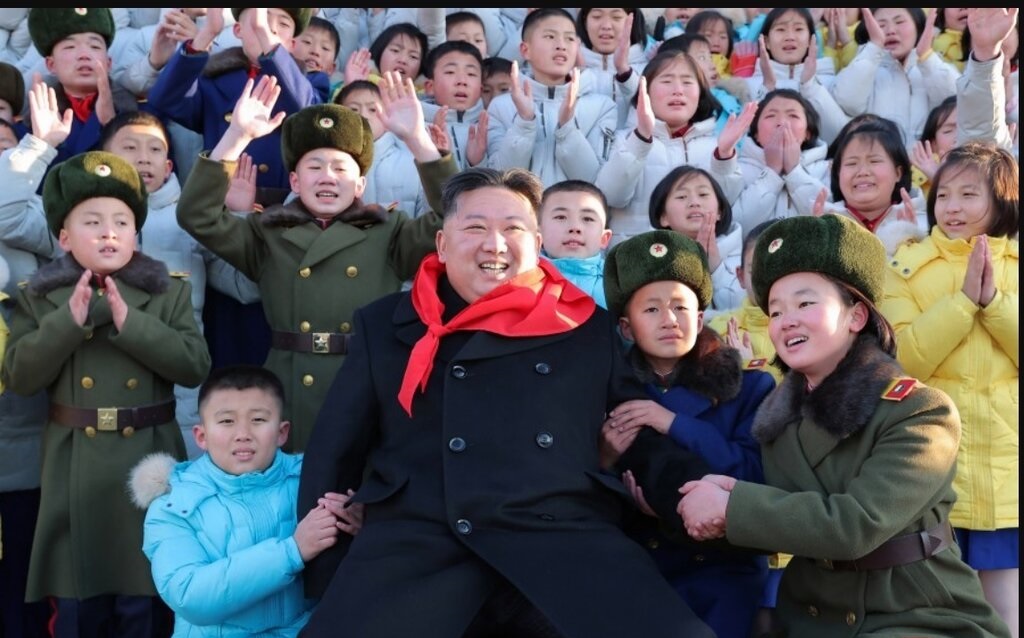 همه گریان؛ اون خندان! + تصویر همه گریان؛ اون خندان! + تصویر