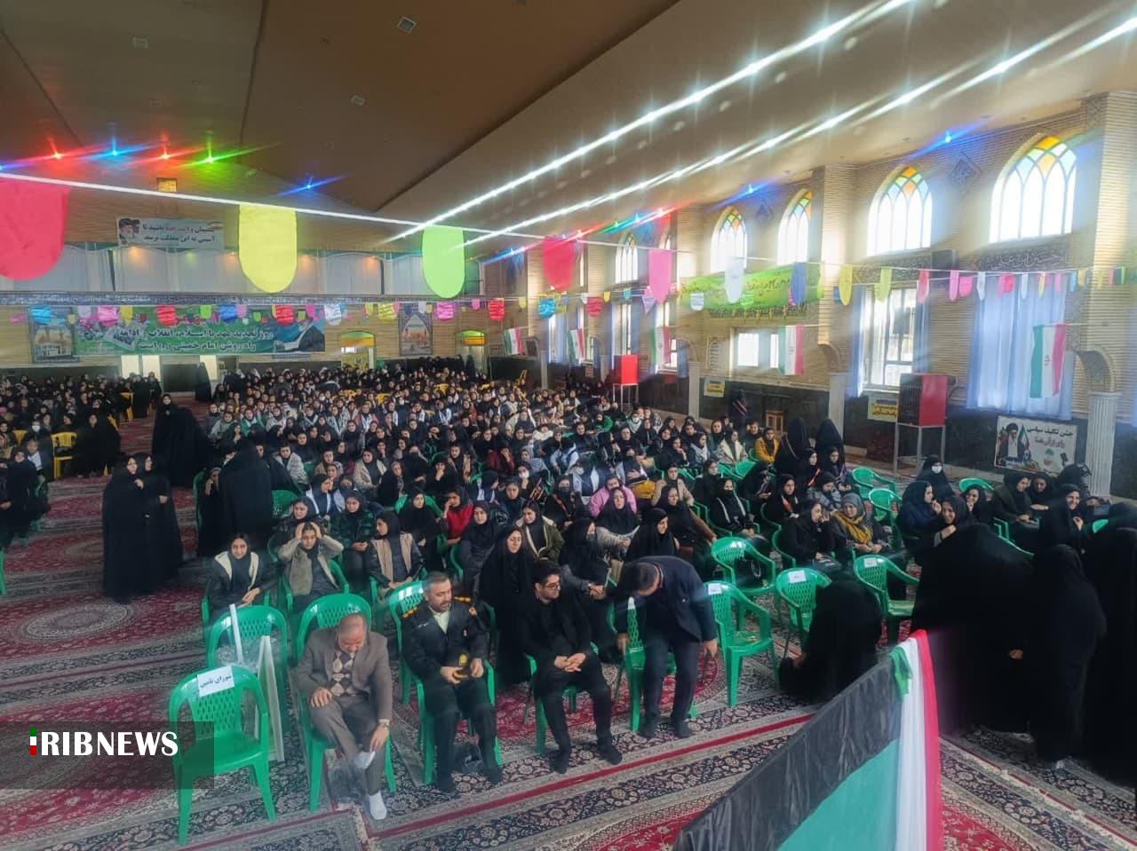 نخستین همایش ۲هزار نفری بانوان تاریخ ساز در سلماس نخستین همایش ۲هزار نفری بانوان تاریخ ساز در سلماس