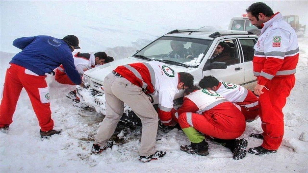 امدادرسانی به ۱۰۰نفر از متاثرین برف و کولاک در شهرستان تکاب