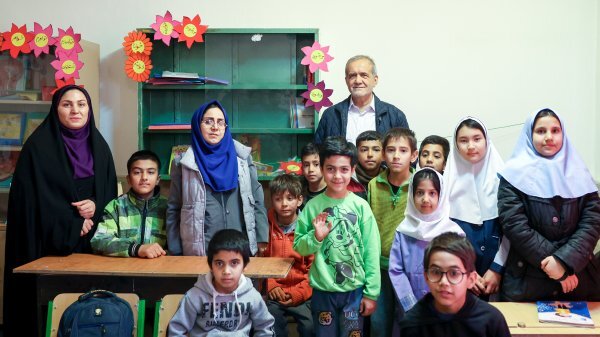 بازدید رئیس جمهور از دو مدرسه در شهرستان قدس بازدید رئیس جمهور از دو مدرسه در شهرستان قدس