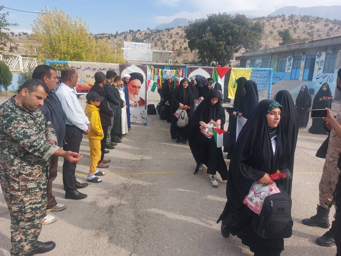 اعزام دانش آموزان دختر بخش پاتاوه به مناطق عملیاتی جنوب کشور