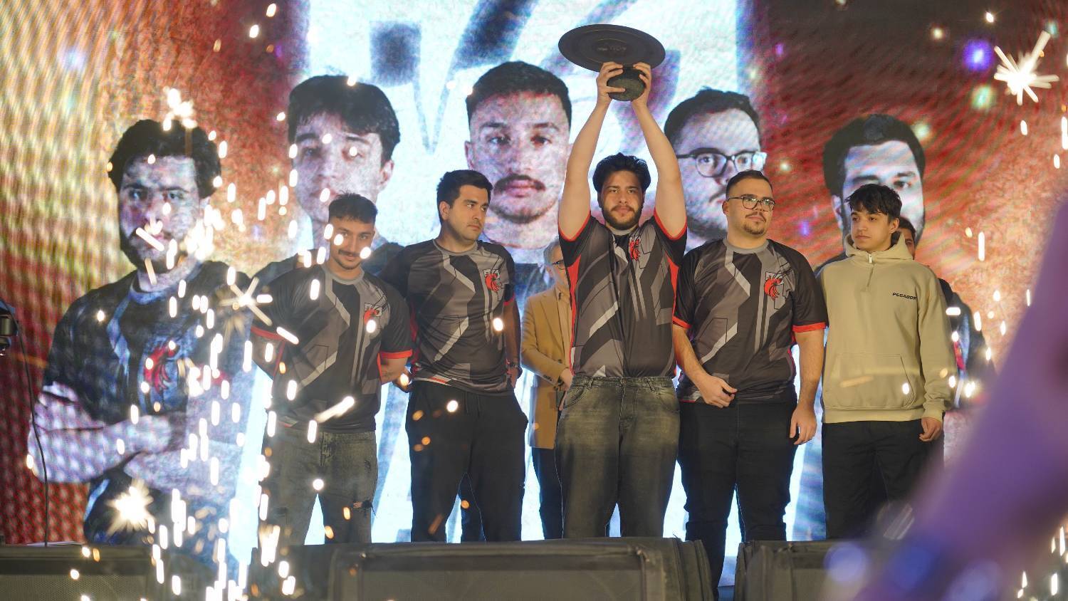 اختتامیه دهمین دوره لیگ «سیمرغ هفت‌خوان»