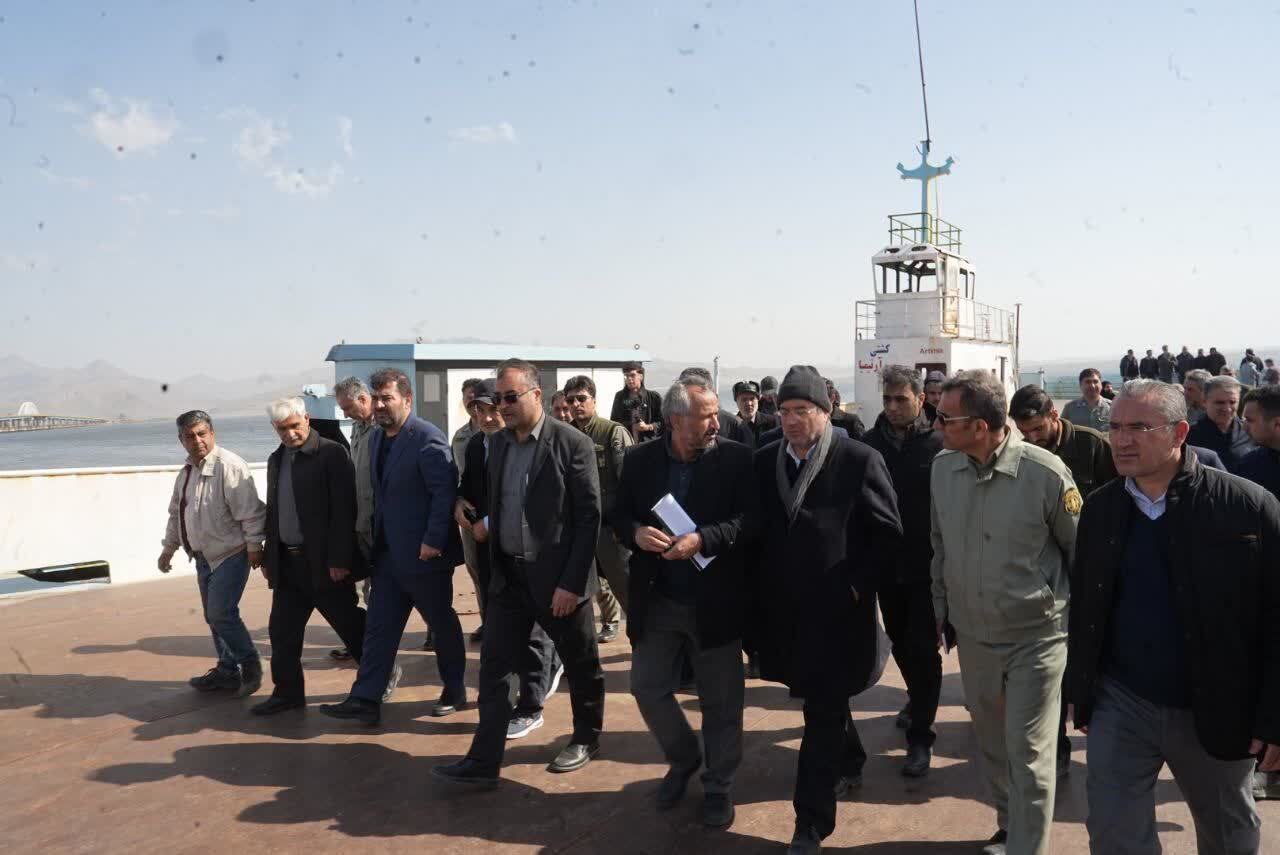 بازدید استاندار آذربایجان‌غربی از دریاچه ارومیه