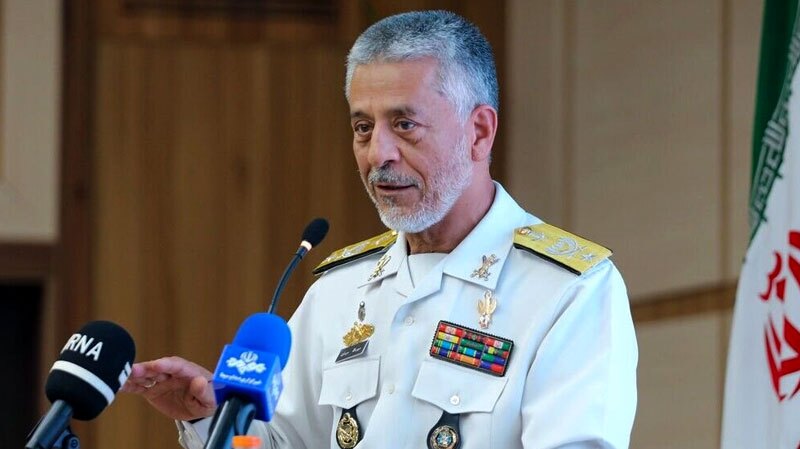 دریادار سیاری: در صورت وقوع جنگ دشمن آسیب زیادی خواهد دید