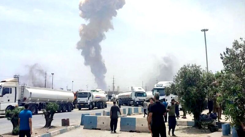 حادثه برای یک دستگاه جابجا کننده کانتینر در بندر شهید رجایی حادثه برای یک دستگاه جابجا کننده کانتینر در بندر شهید رجایی