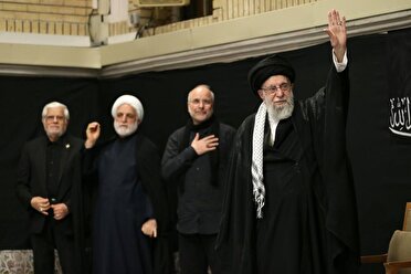 ابراز احساسات البرزنشینان در لحظه ورود رهبر معظم‌انقلاب به حسینیه امام خمینی(ره)