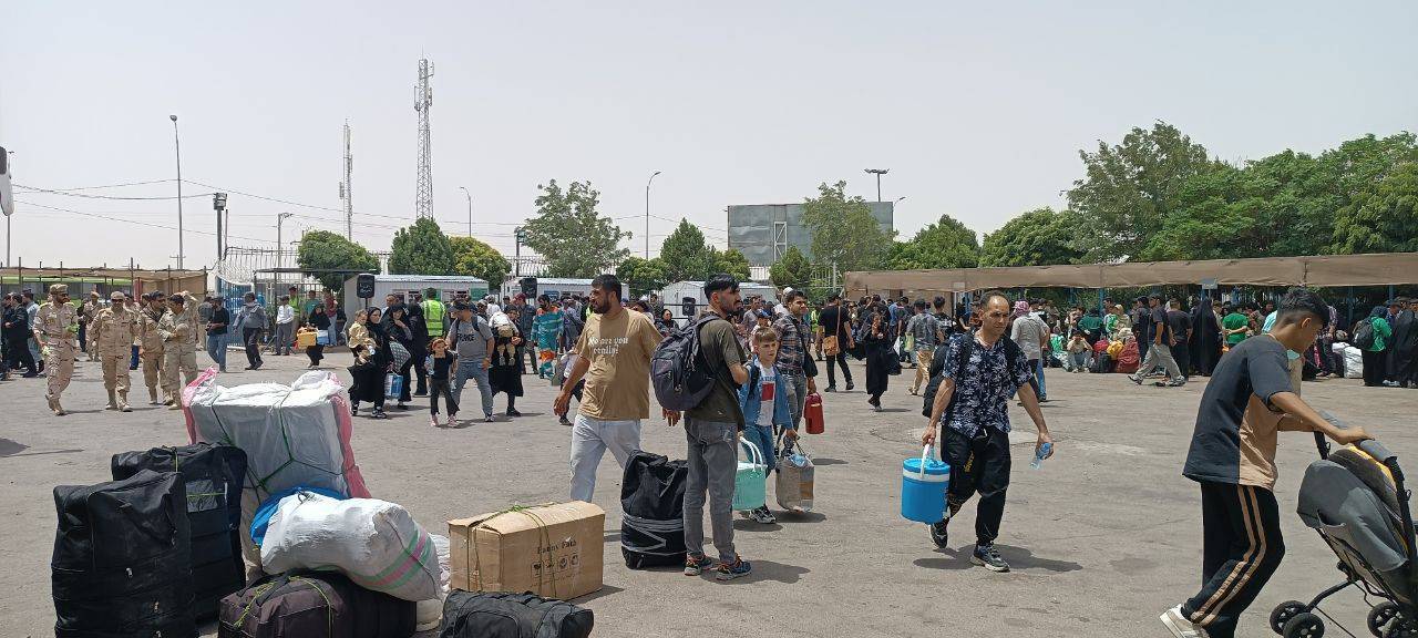 خروج اتباع افغانستانی از مرز تایباد با حفظ کرامت انسانی