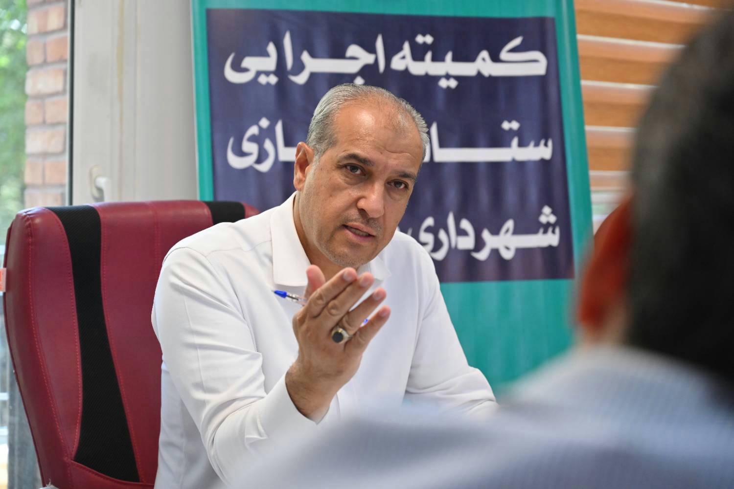 دلجویی شهردار منطقه یک از آسیب‌دیدگان جنگ