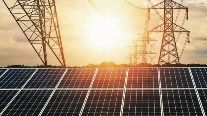 آغاز احداث ۳۰۰ مگاوت نیروگاه جدید تجدیدپذیر