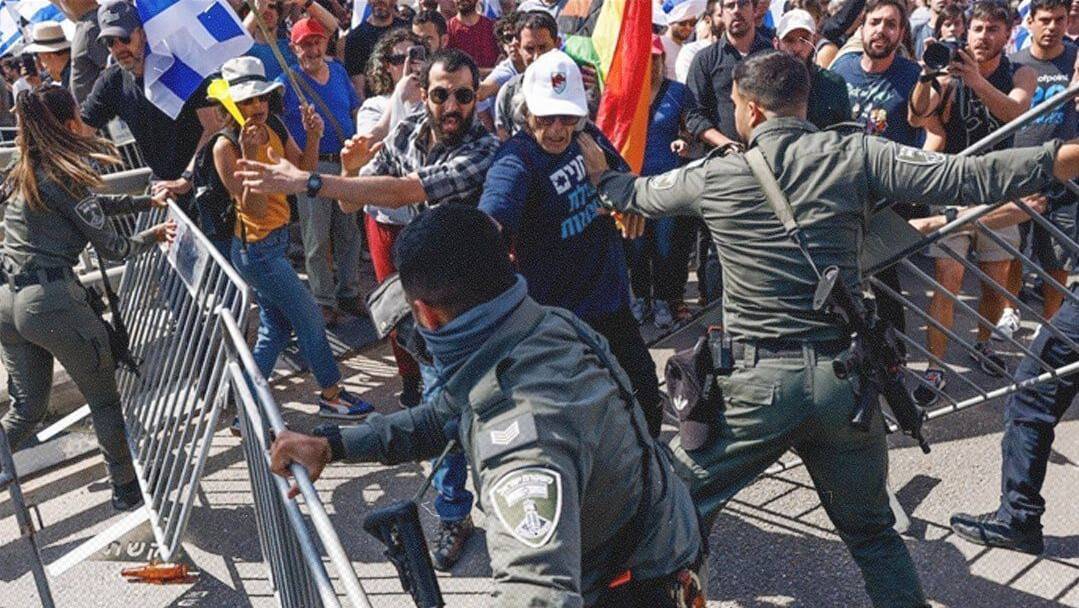 ادامه اعتراضات علیه نتانیاهو در سرزمینهای اشغالی ادامه اعتراضات علیه نتانیاهو در سرزمینهای اشغالی