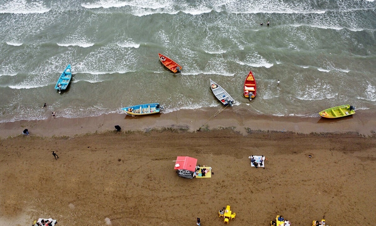 خطر تصرف سواحل با پسروی ۱۰۰ متری آب دریای خزر