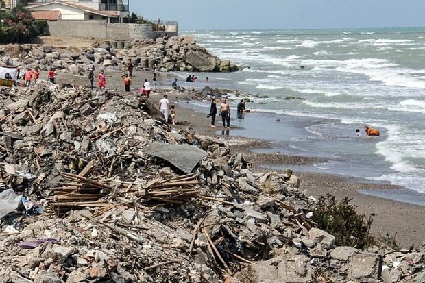 خطر تصرف سواحل با پسروی ۱۰۰ متری آب دریای خزر