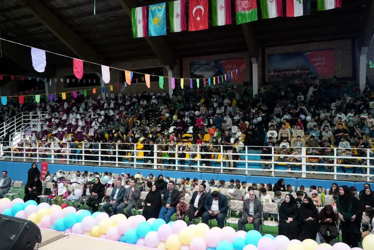 جشن روز جهانی کودک با حضور کودکان خویی