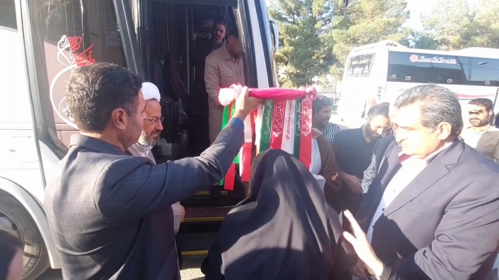 اعزام ۱۶۰ دانش آموز دختر از شهر‌های نطنز و بادرود به اردوی راهیان نور