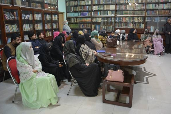 رونمایی همزمان از دو اثر ادبی و آموزشی ایران در پاکستان رونمایی همزمان از دو اثر ادبی و آموزشی ایران در پاکستان