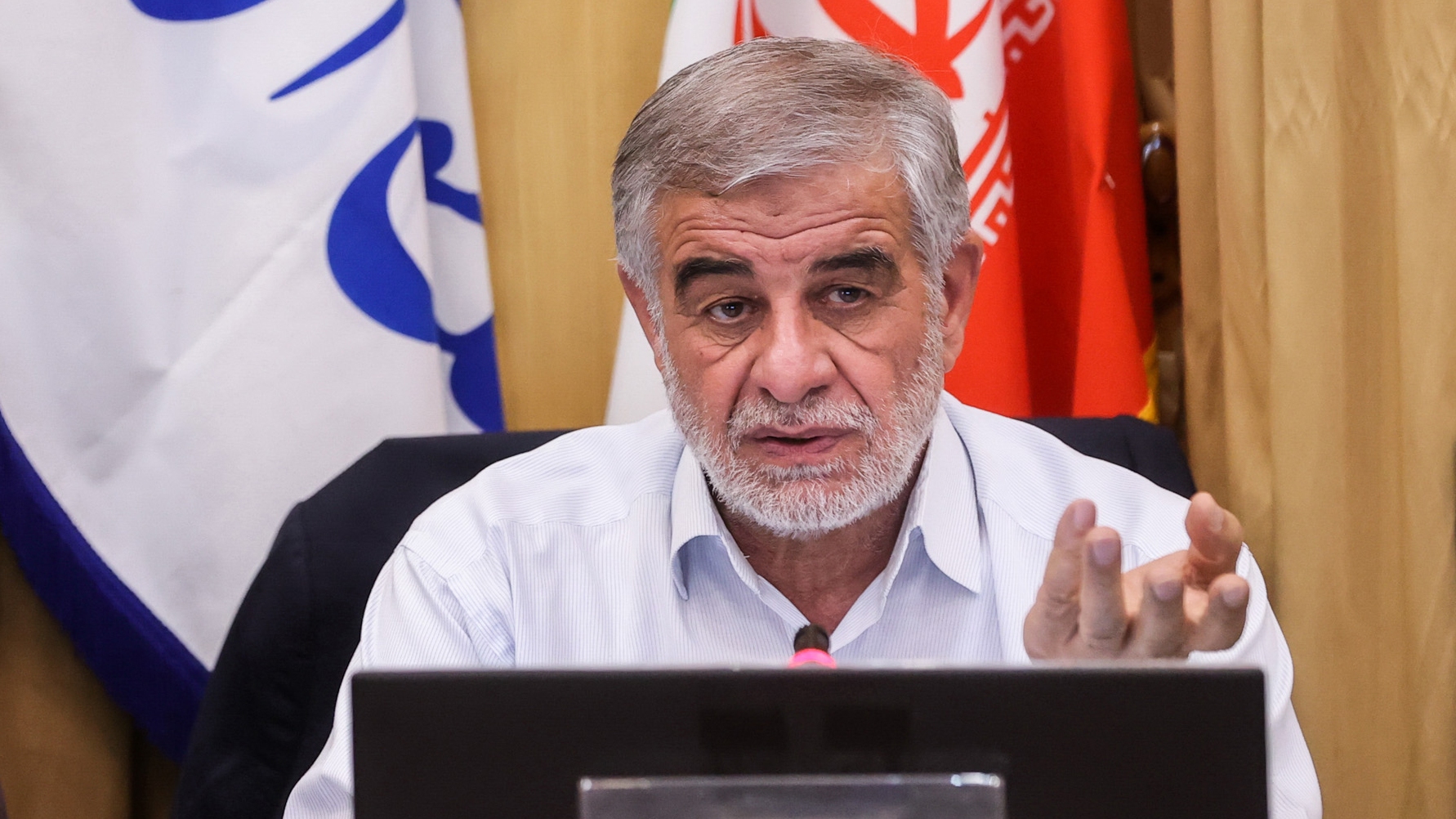 دولت باید طبق قانون زمین را به مردم واگذار کند دولت باید طبق قانون زمین را به مردم واگذار کند