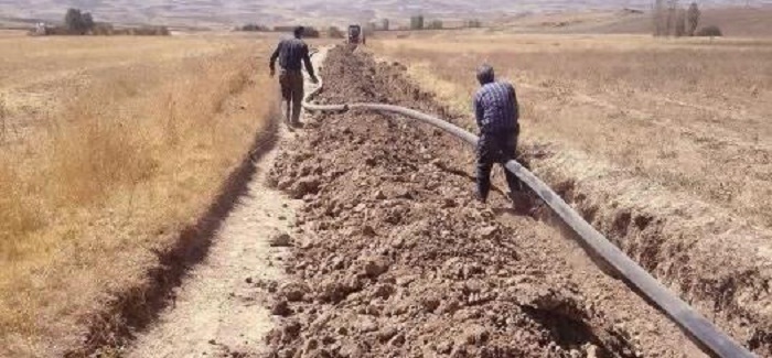 لوله‌گذاری ۳ کیلومتری جهت انتقال بهینه آب و افزایش بهره‌وری اراضی کشاورزی در تکاب