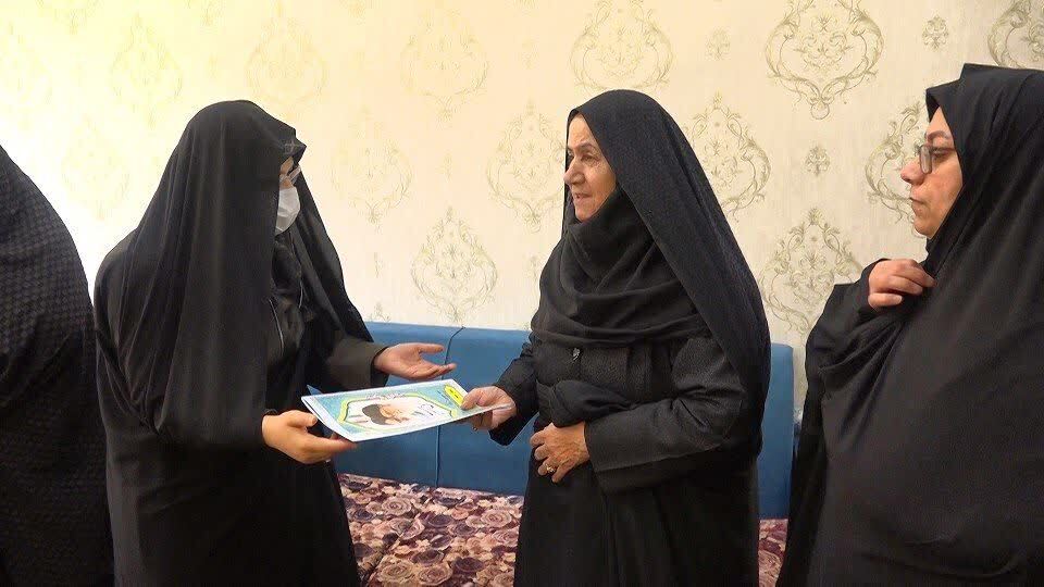 تکریم مادران و همسران شهدا در تکاب