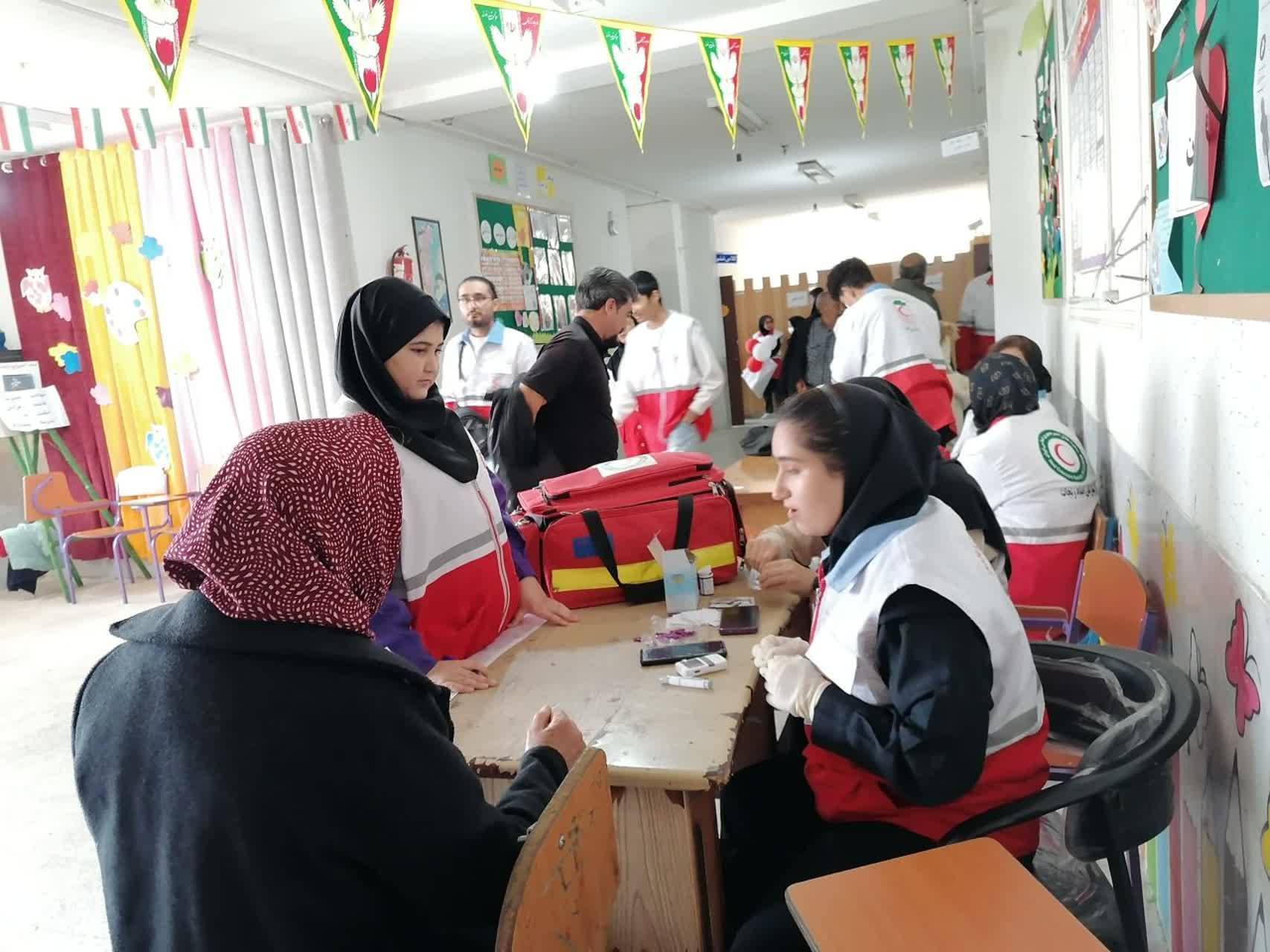 خدمات درمانی کاروان سلامت در زرقان