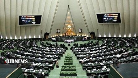 حاشیه‌هایی از جنس متن در بهارستان