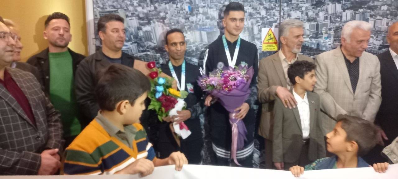 استقبال از ملی پوشان خراسانی فوتبال هفت نفره در فرودگاه مشهد استقبال از ملی پوشان خراسانی فوتبال هفت نفره در فرودگاه مشهد