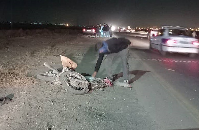 برخورد مرگبار موتور سیکلت و خودرو در محور مشهد-میامی برخورد مرگبار موتور سیکلت و خودرو در محور مشهد-میامی