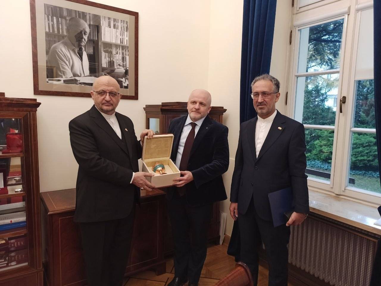 توسعه همکاری های سیاسی ، اقتصادی و پارلمانی ایران و لهستان