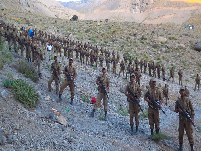 کوهپیمایی تیپ تکاوران ارتش در ارتفاعات دنا